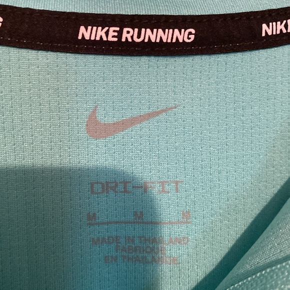 Nike running 1/4 zip worn once - Picture 3 of 3